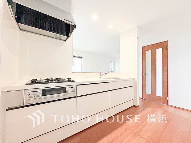 美味しいお料理も楽しいお喋りもキッチンを中心に広がります。