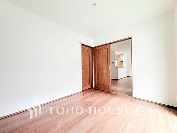 感性を育むプライベートルームはシンプルでスマートな空間。