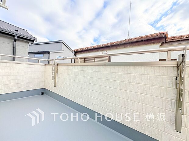 心地よい陽射しや暖かな風を楽しむことが出来るバルコニー。