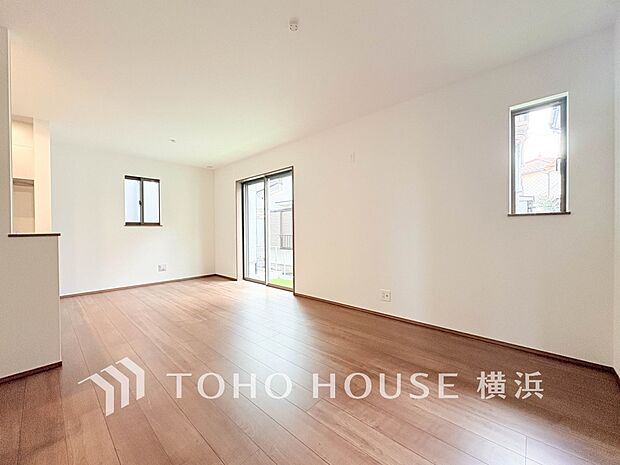 豊かな光が照らすこの場所は、たわいもない会話を楽しみ、ゆったりとした時間を過ごす場所。