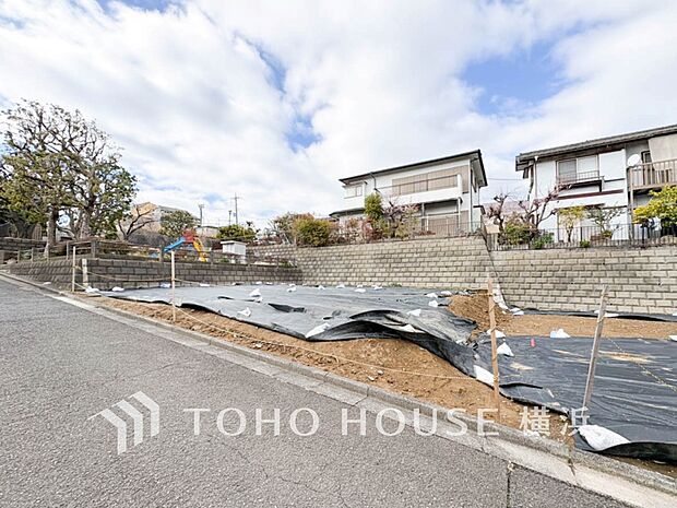 良質な環境に暮らす永住の邸がここに誕生します。(2026年2月撮影)