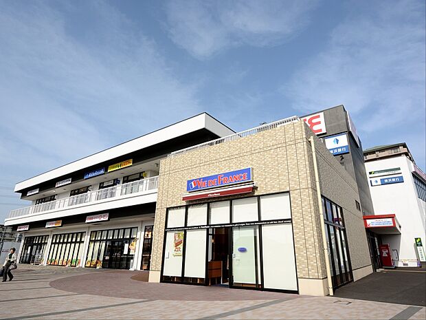 相鉄ライフいずみ野　800m　6時〜25時30分営業。駅前なのでお出かけの帰りに立ち寄れて便利です。   