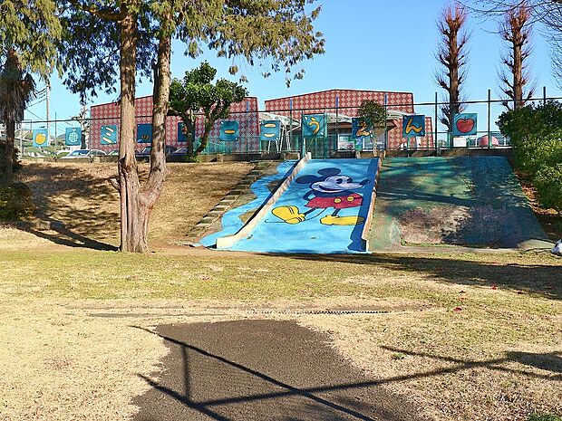 平和幼稚園 450m 預かり保育が充実しています。働くママにはありがたいことですよね。昼間は外で元気一杯遊びます。