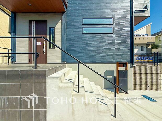 お住まいの顔となる玄関。住まう方のプライドを満たすクオリティを備えています。