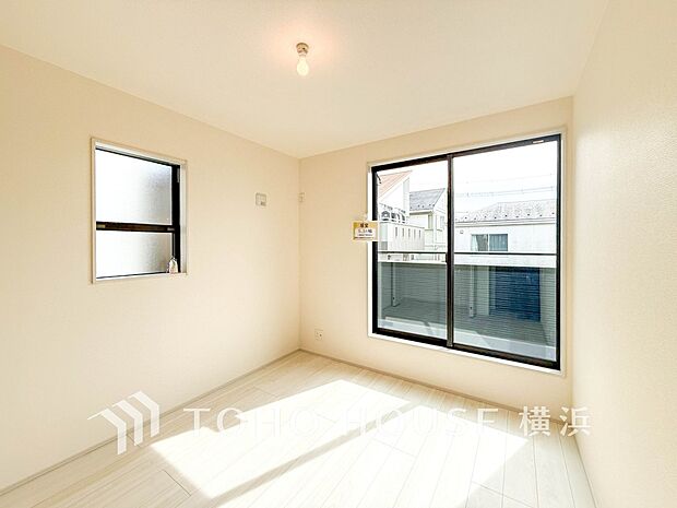 心地よい光と風があふれています。プライベートな自分時間を快適に過ごせるお部屋。