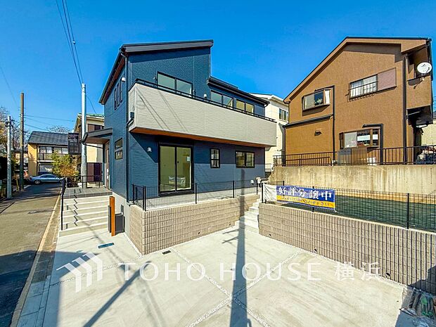 時代の流れに惑わされないシックなカラートーンで街並みに溶け込む外観。