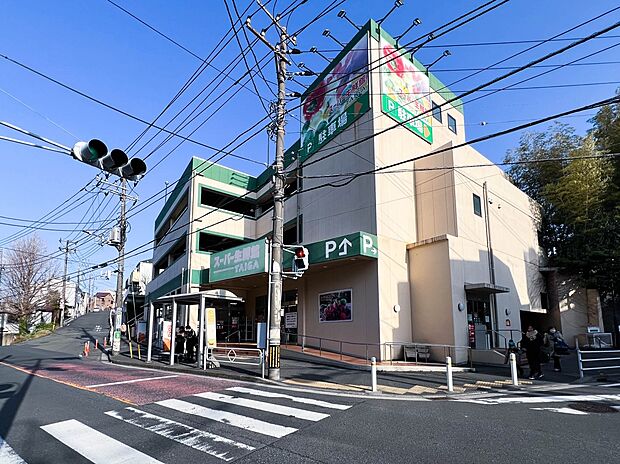 スーパー生鮮館TAIGA芹が谷店 450m 「鮮度はおいしさ」が合言葉の地域密着型の良心的なスーパー。