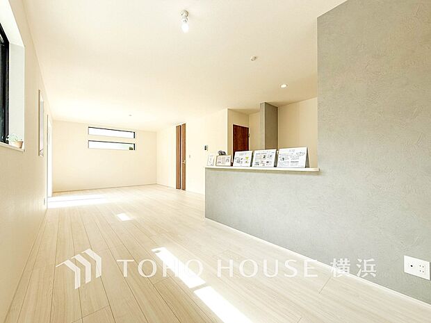 忙しい朝でも、しっかり家族が揃って食事をして頂けるゆとりある大きさのダイニングスペース。