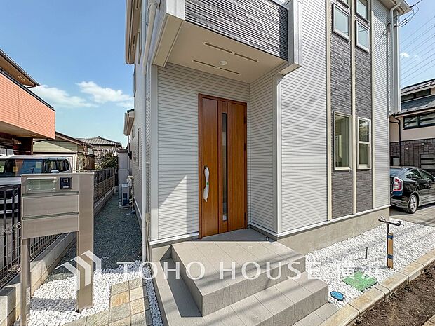 お住まいの顔となる玄関。住まう方のプライドを満たすクオリティを備えています。 