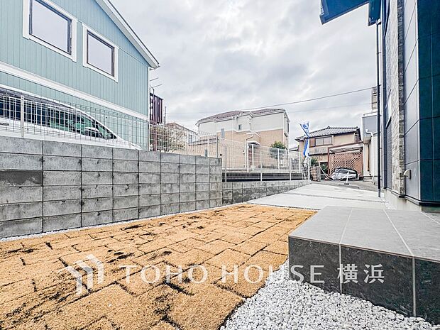 ガーデニングで色とりどりの草花を綺麗に飾ればより一層華やかな空間になります。