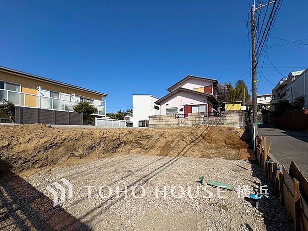 敷地内に駐車スペースがあると、日々の暮らしのをスムーズに運ぶ事が出来ます。(2026年3月撮影)