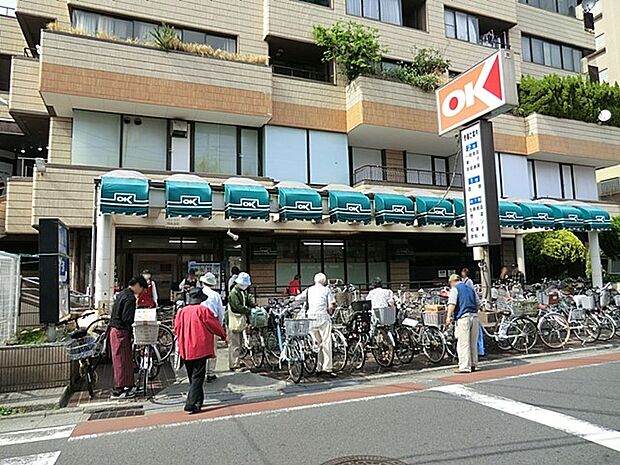 オーケー 逗子店 1000m 関東圏を中心にコスパの良い商品を取り扱うと話題のお店。こだわりの食材がお買い求めできます。