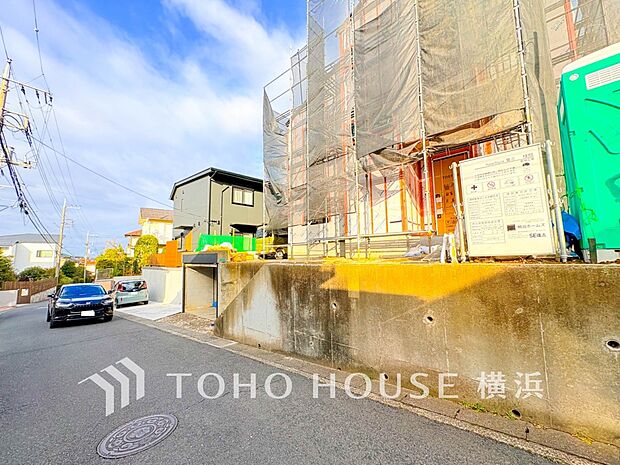 お住まいの顔となる玄関。住まう方のプライドを満たすクオリティを備えています。(2026年3月撮影)