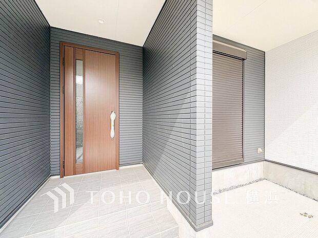 お住まいの顔となる玄関。住まう方のプライドを満たすクオリティを備えています。