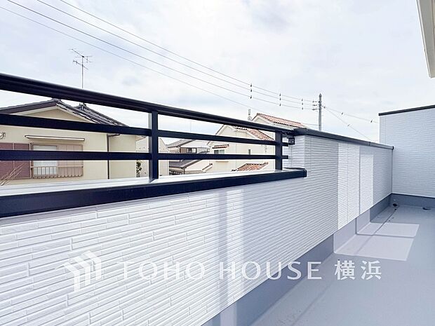 心地よい陽射しや暖かな風を楽しむことが出来るバルコニー。