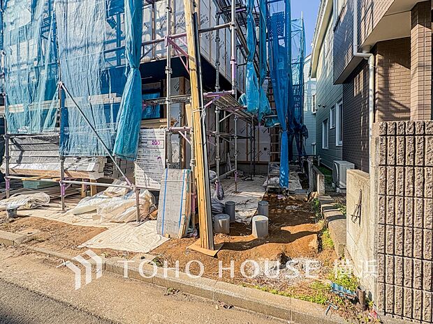 十分な広さのカースペースは、お車2台分の広さがあります。(2026年3月撮影)