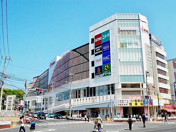 サクラス戸塚 1200m 戸塚駅から徒歩約5分のクリニックも入るショッピングモール。