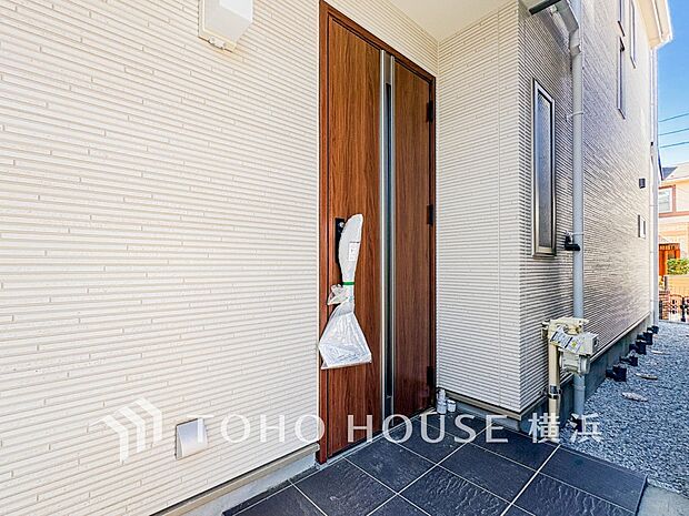 お住まいの顔となる玄関。住まう方のプライドを満たすクオリティを備えています。