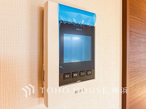 誰が来てもわかる様にモニター付きインターホンを設置。快適と安らぎを合わせた優しい設計。