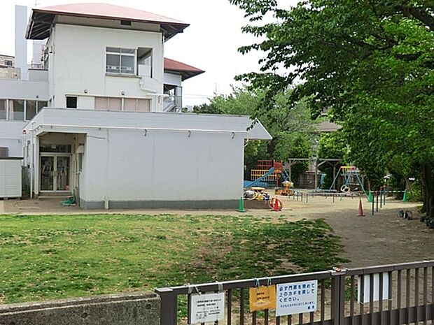 横浜市菊名保育園 700m 菊名の高台の、見晴らしの良い場所にあります。隣には桜山公園もあり自然豊かな環境です。
