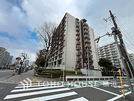 生活利便に優れた住環境に立地し、ゆとりある生活が送れます。