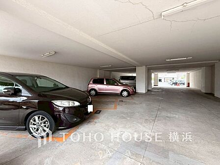 敷地内駐車場(空き状況はお問い合わせください)。