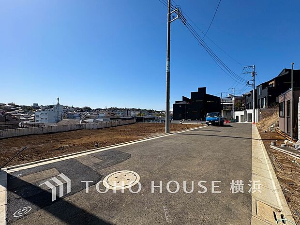 美しい街並みと穏やかな住環境でやすらぎの暮らしを叶えます。（2026年3月撮影）