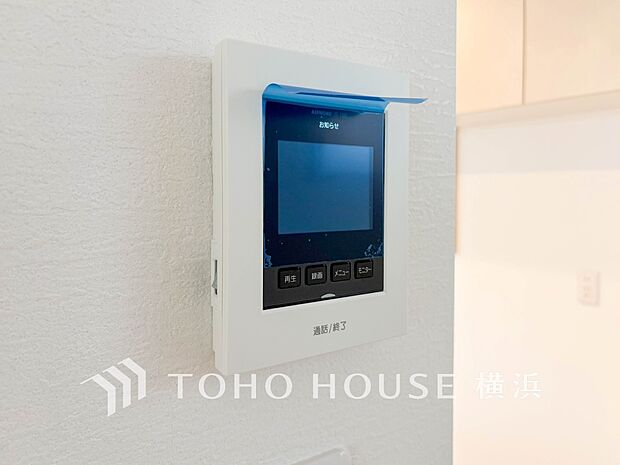 誰が来てもわかる様にモニター付きインターホンを設置。快適と安らぎを合わせた優しい設計。