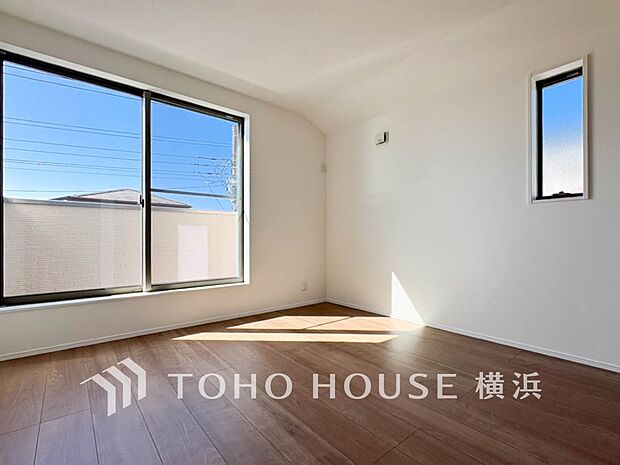 心地よい光と風があふれています。プライベートな自分時間を快適に過ごせるお部屋。