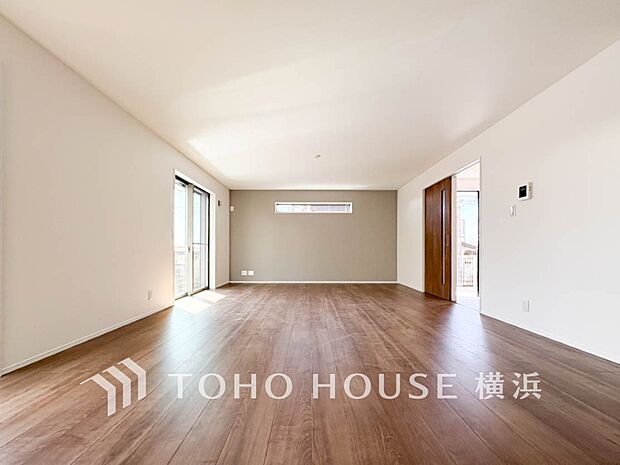 誰が来てもわかる様にモニター付きインターホンを設置。快適と安らぎを合わせた優しい設計。 