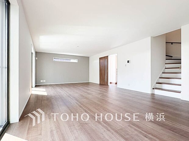 開放感あるリビングダイニング。ご家族とのんびりしたひと時を過ごせますね。