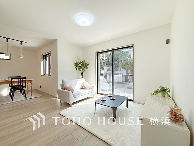 日当りの良い明るいリビングは、家族の笑い声に満ちています。