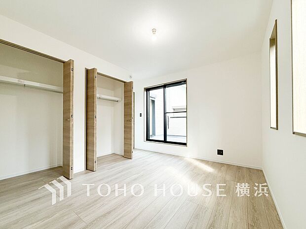 通風・採光にも優れ、心地よい光と風があふれています。プライベートな自分時間を快適に過ごせるお部屋。