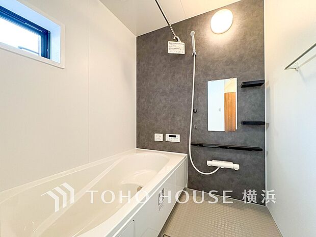 すっきりとした清潔感が感じられ、心身をリフレッシュできる寛ぎを深めてくれるスペースです。