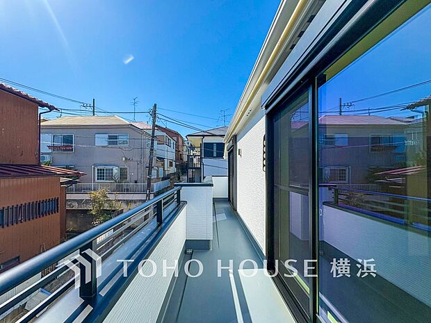 開放的で気持ちの良い眺望と青い空を満喫できます。