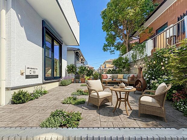 ガーデニングで色とりどりの草花を綺麗に飾ればより一層華やかな空間になります。（装飾品はAI加工です）