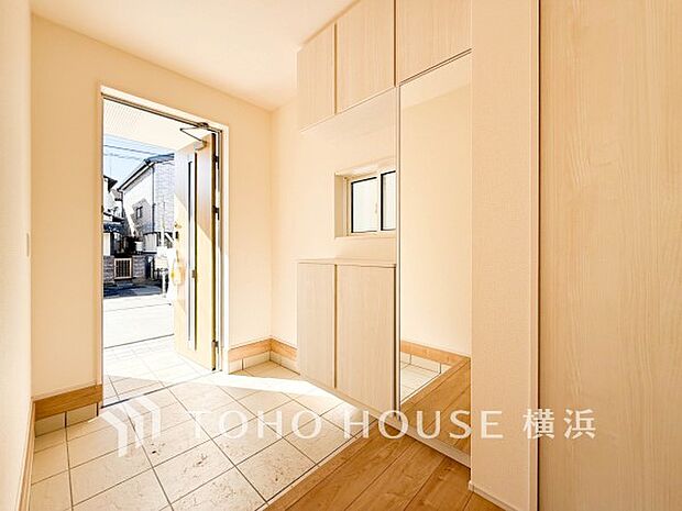 帰り着くたびに洗練されたテイストの空間に迎えられ誇りと喜びを感じる玄関まわりです。