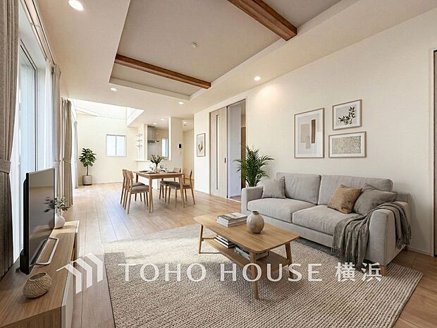 大きな窓から明るい陽射しが射し込む家族みんなの憩いの場。（家具・装飾品はAI加工です）