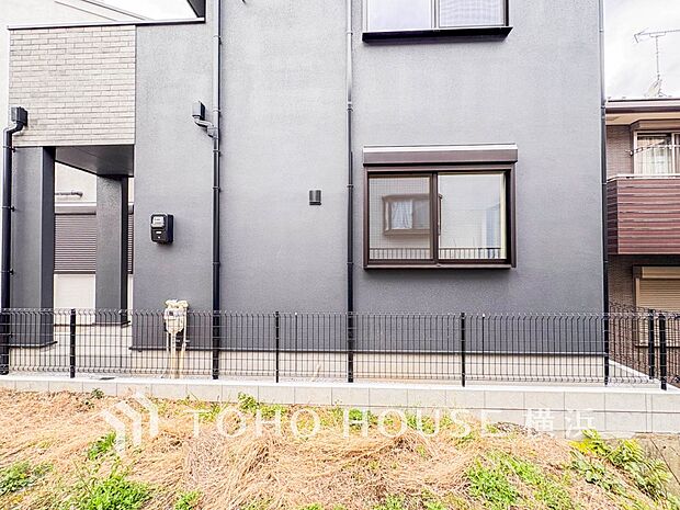 時代の流れに惑わされないシックなカラートーンで街並みに溶け込む外観。