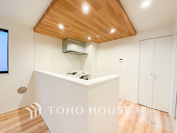 話に夢中になりすぎて、ついつい時を忘れてしまう。そんな束の間の幸せを感じさせてくれる場所。