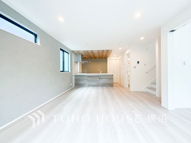 家族と過ごす時間を大切にしたい方にぴったりの明るくゆとりある住空間です。