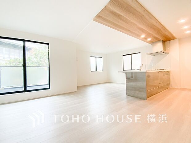 家族と過ごす時間を大切にしたい方にぴったりの明るくゆとりある住空間です。