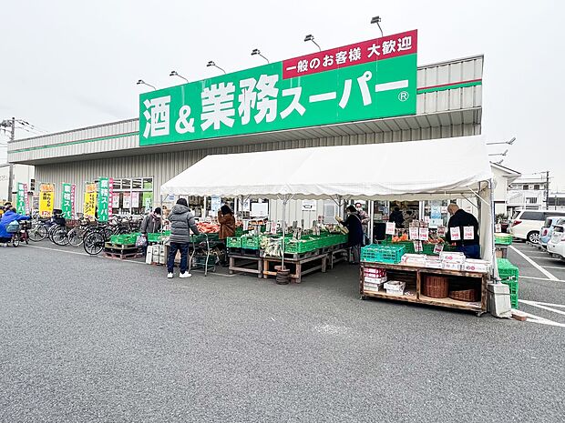 業務スーパー南加瀬店 600m お手頃価格で食料品が買える主婦の強い味方のスーパー。プロの方はもちろん一般のお客様もお買物できます。