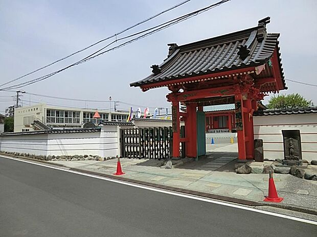 ルンビニ幼稚園 1400m 高野山真言宗寺院の多聞院に併設された仏教系の幼稚園です。