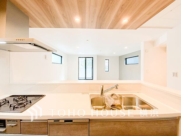 話に夢中になりすぎて、ついつい時を忘れてしまう。そんな束の間の幸せを感じさせてくれる場所。