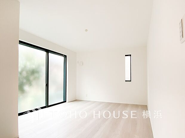 採光もアクセントの一つとして。プライベートルームにはやさしい光が射し込んでいます。