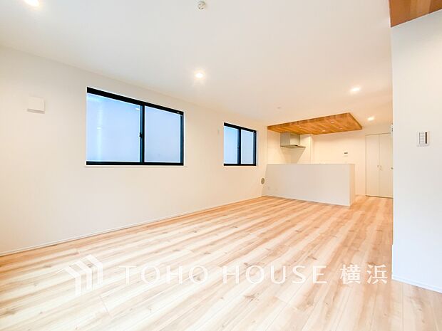 あたたかい日差しがたっぷり降り注ぐLDKは自然と家族の顔があかるい笑顔に。