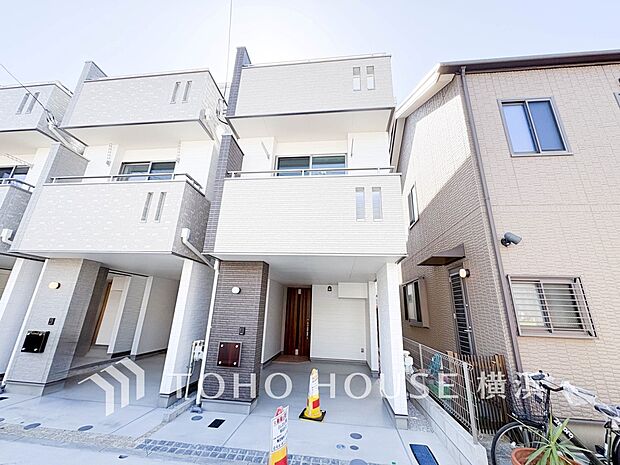 お住まいの顔となる玄関。住まう方のプライドを満たすクオリティを備えています。