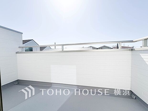 心地よい陽射しや暖かな風を楽しむことが出来るバルコニー。