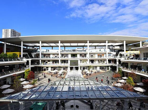 ラゾーナ川崎 1600m 川崎駅直結のショッピングモール。ショッピングはもちろん109シネマズ川崎で映画も楽しめます。